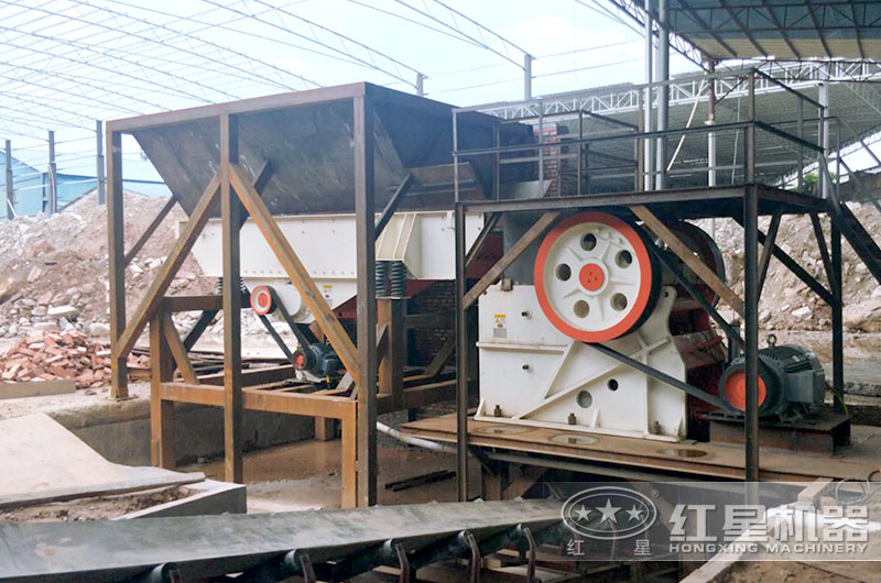 912顎式破碎機生產現(xiàn)場